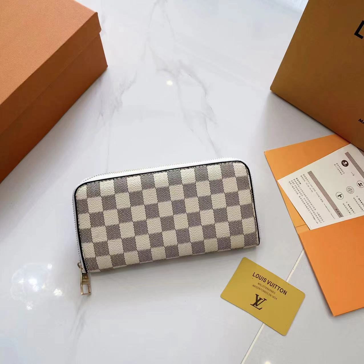 LOUIS VUITTON パーソナライズ可能 ジッピー･ウォレット 横型スタイル