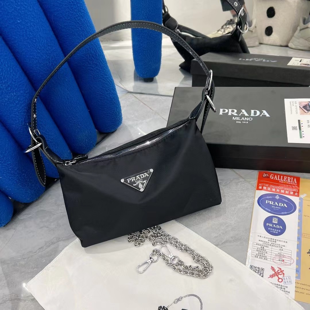 PRADA 7A 品質ブラックレザーレディースショルダークロスボディバッグチェーンジッパーと大容量