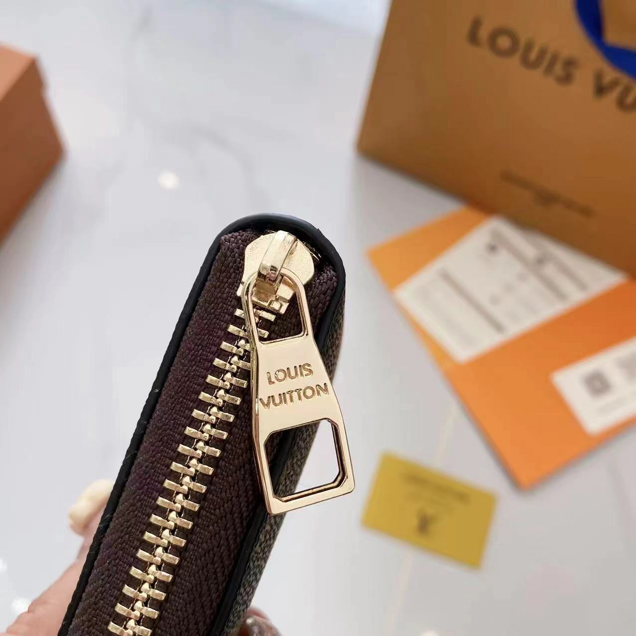 LOUIS VUITTON パーソナライズ可能 ジッピー･ウォレット 横型スタイル