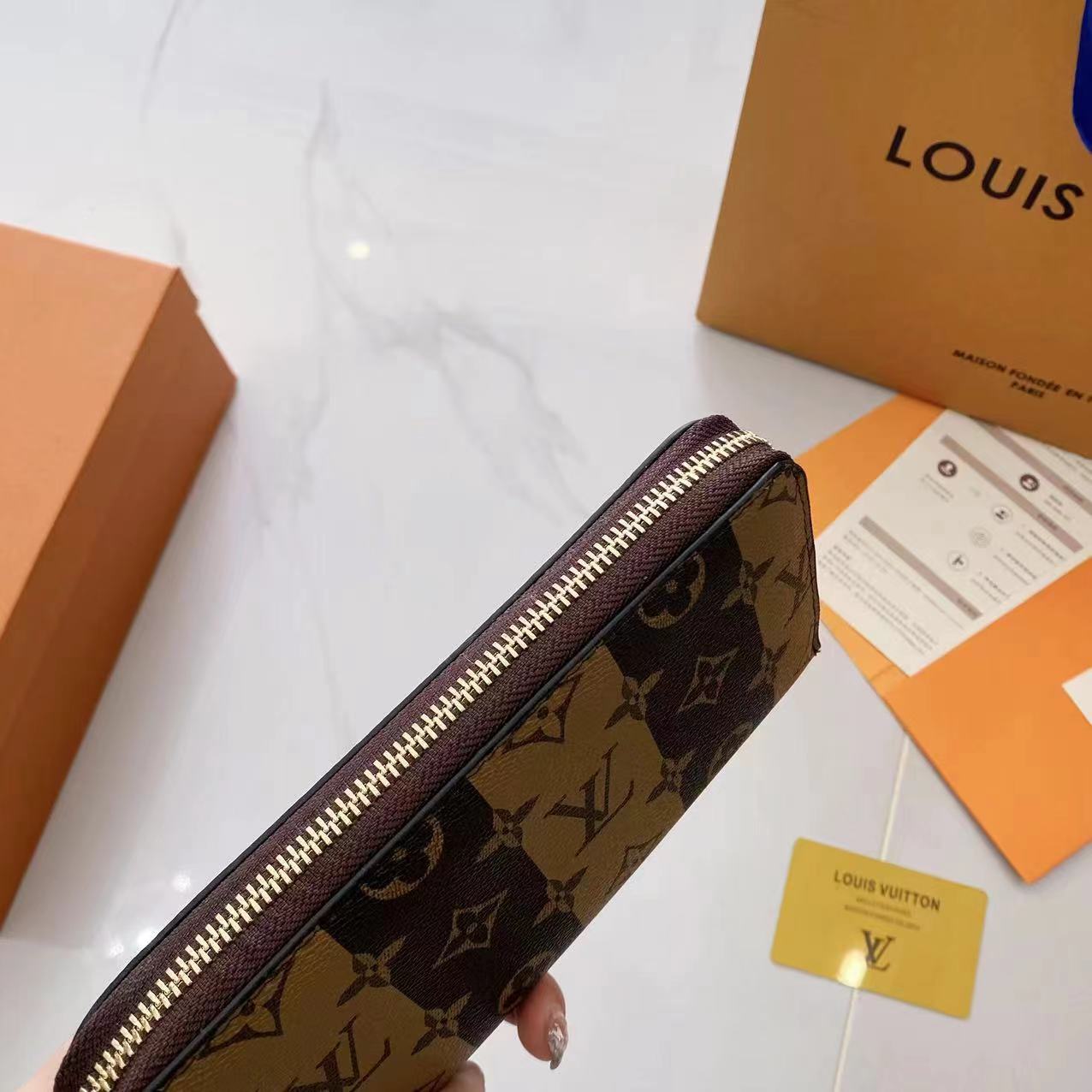 LOUIS VUITTON パーソナライズ可能 ジッピー･ウォレット 横型スタイル