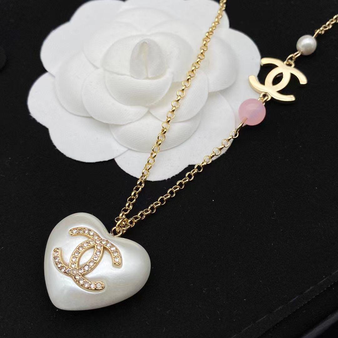CHANEL シャネル ハートパールネックレス　ホワイト