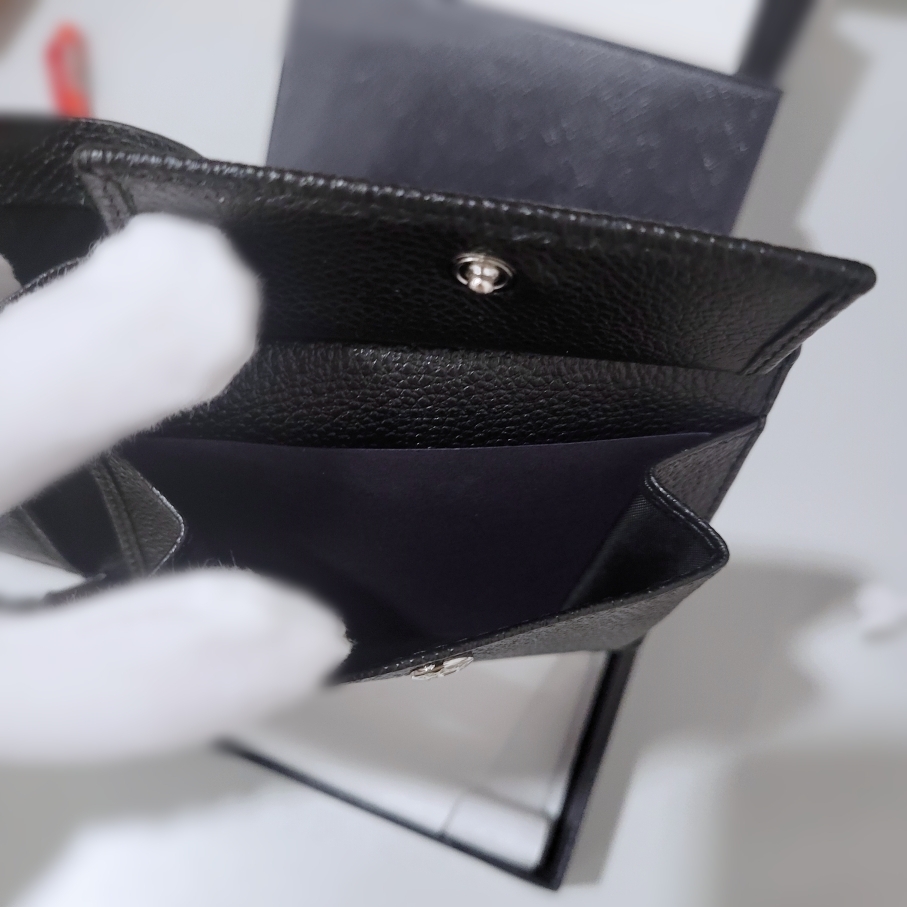 【セール】プラダ ヴィッテーロダイノレザー二つ折り財布 2MO738