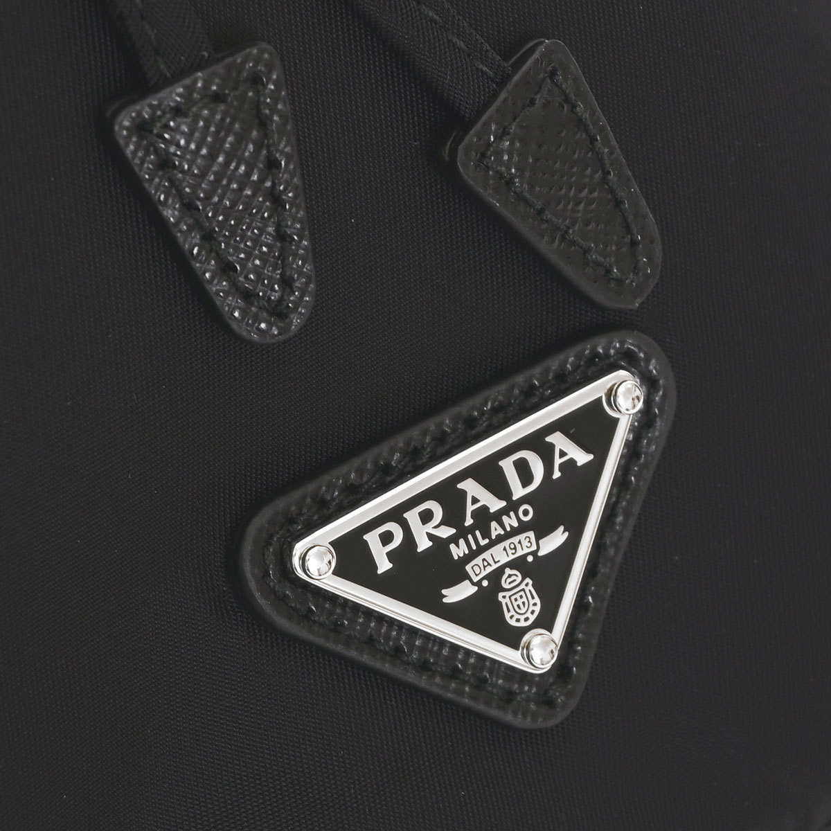 【大人気】PRADA ナイロン 巾着ポーチ 三角ロゴ 1NA369