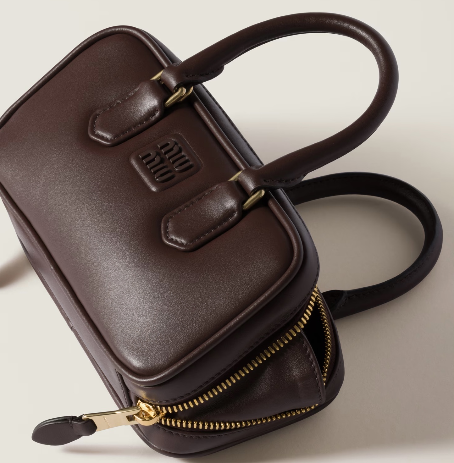 ミュウミュウ 【MIU MIU】2025新作 アルカディ レザーバッグ