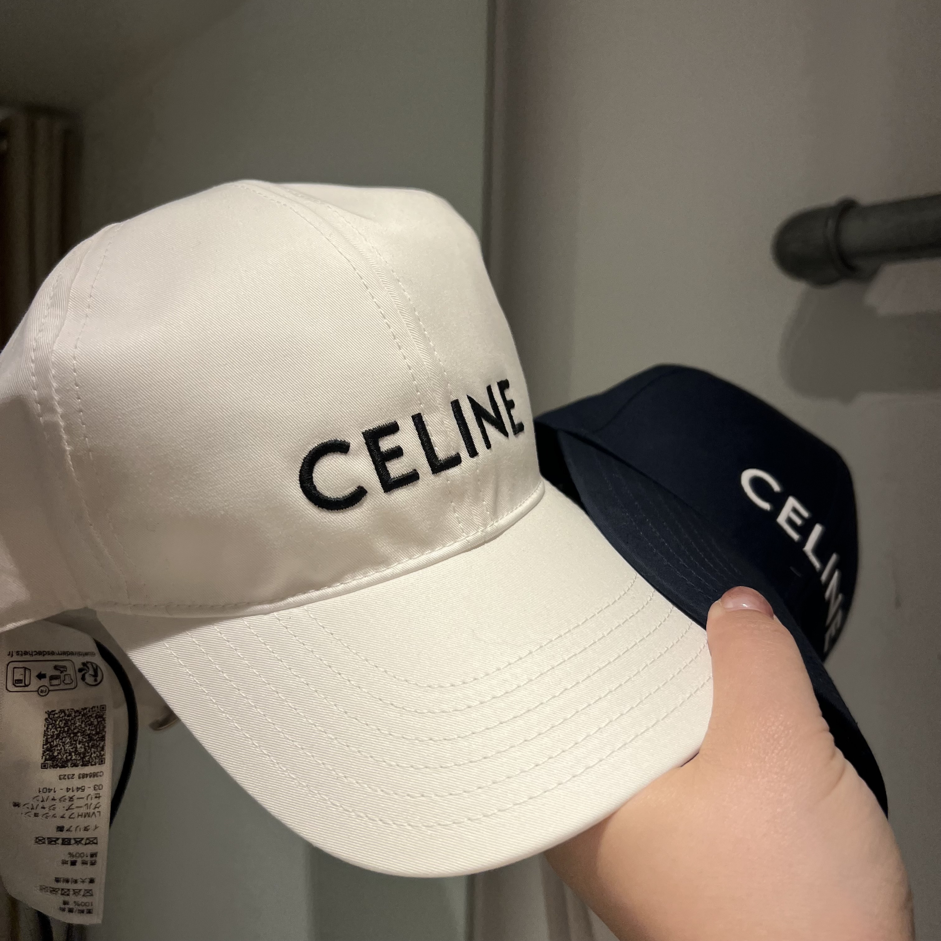 【CELINE】円安こそアウトレットで！ベースボールキャップ ロゴ