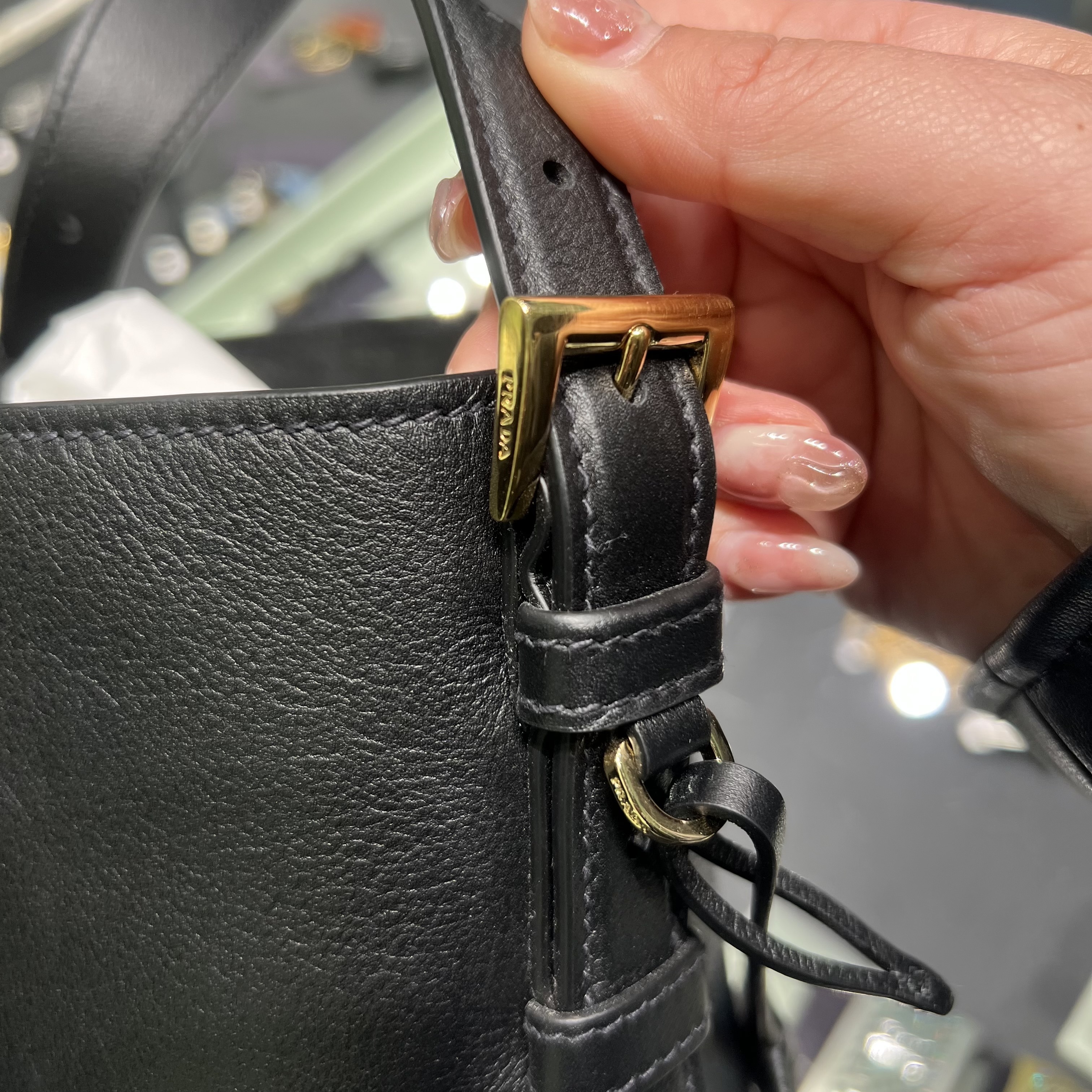 【PRADA】セール 1BE078 ロゴ バケツ バッグ レザー