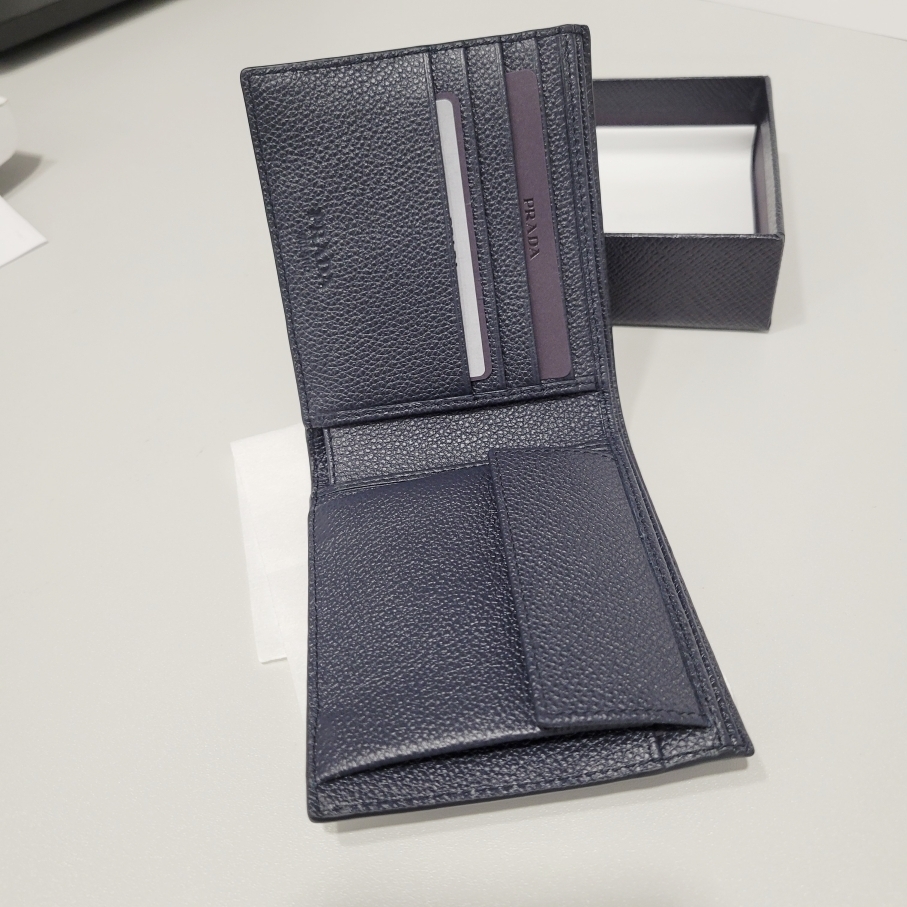 【セール】プラダ ヴィッテーロダイノレザー二つ折り財布 2MO738