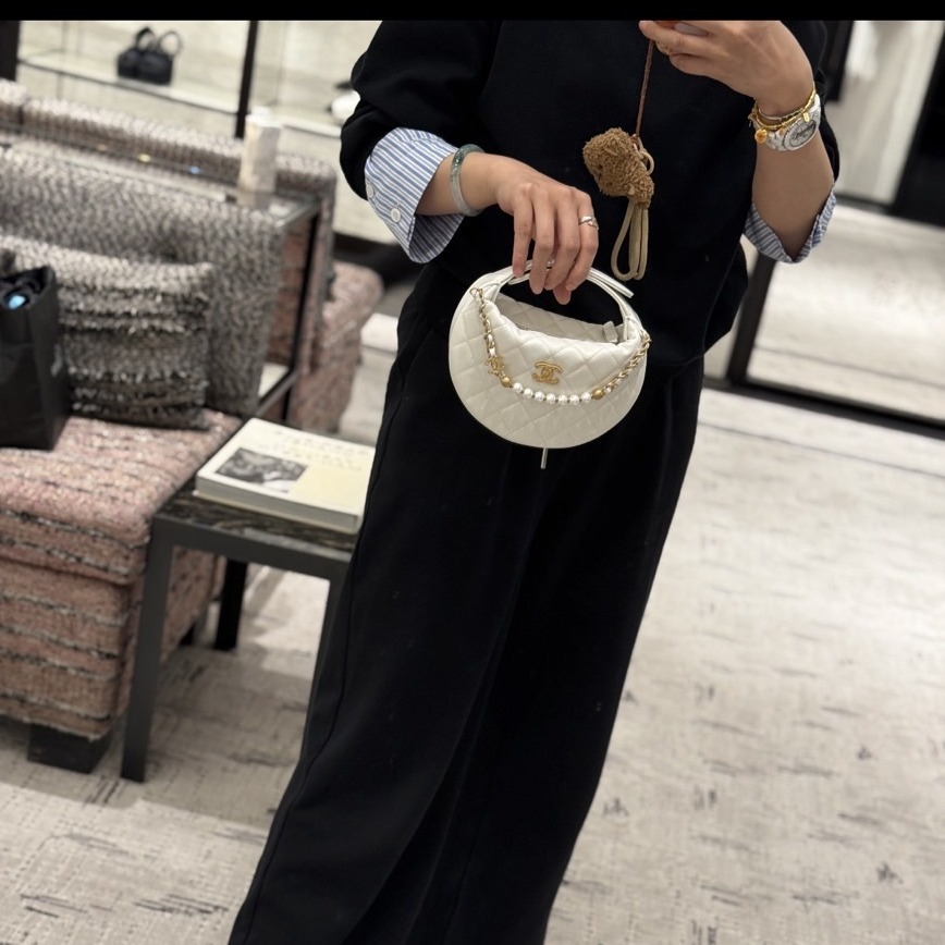 《25‘新作》【パールチェーンがおしゃれ♪】CHANEL《ポーチ》