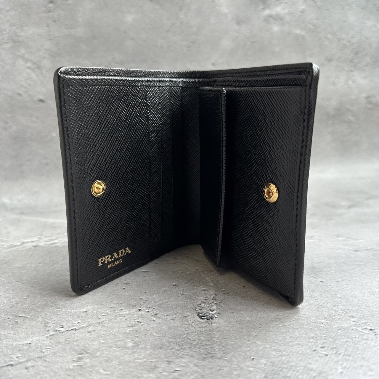 PRADA ナイロンxサファイアーノ 二折り財布 トライアングルロゴ