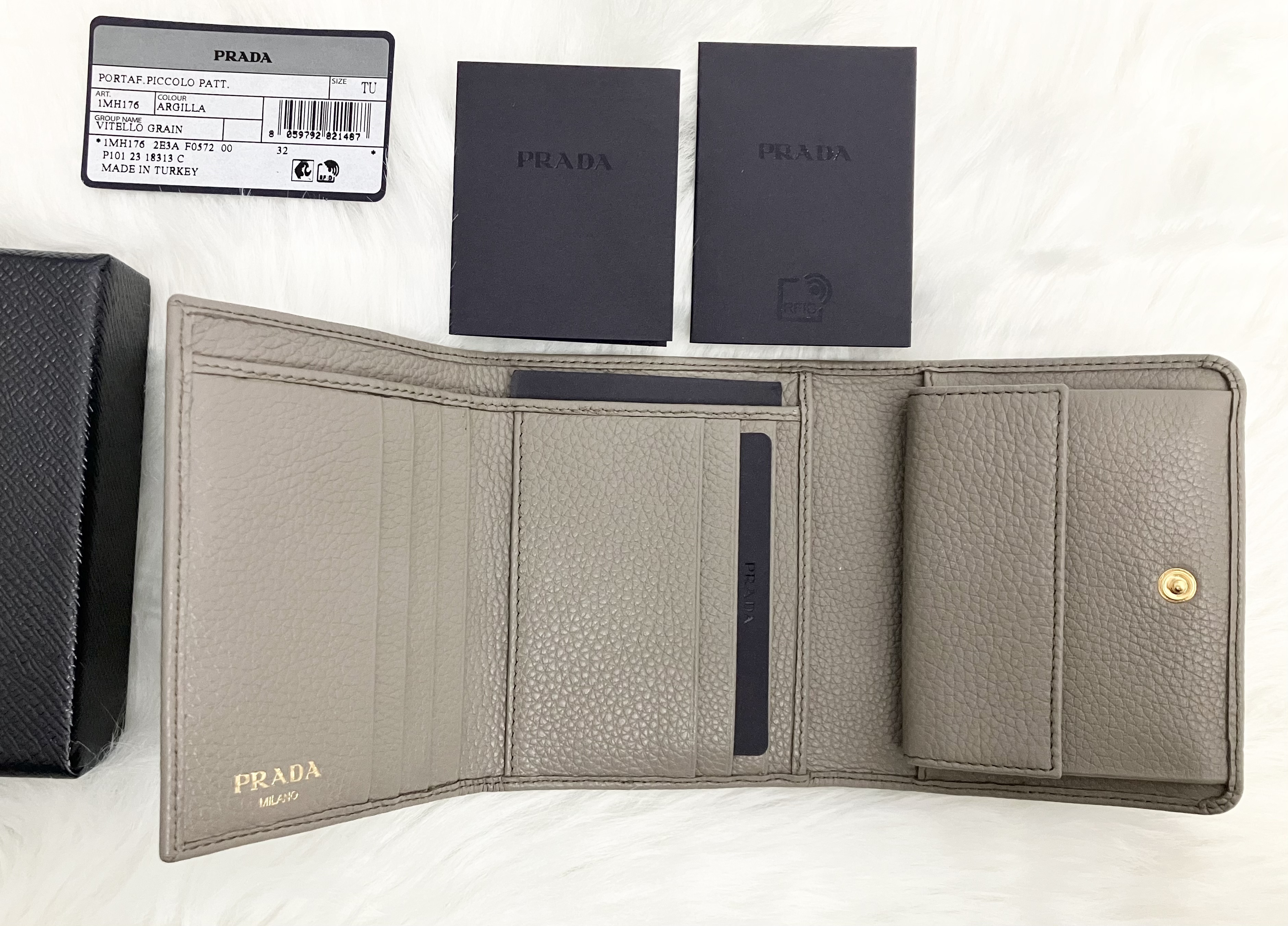 【PRADA】VIPセール ♪ Bifold Wallet 二つ折り財布 ♪