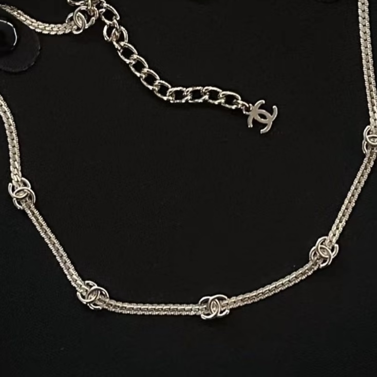 小ぶりなCCロゴが上品♪【CHANEL】希少 CCマークネックレス