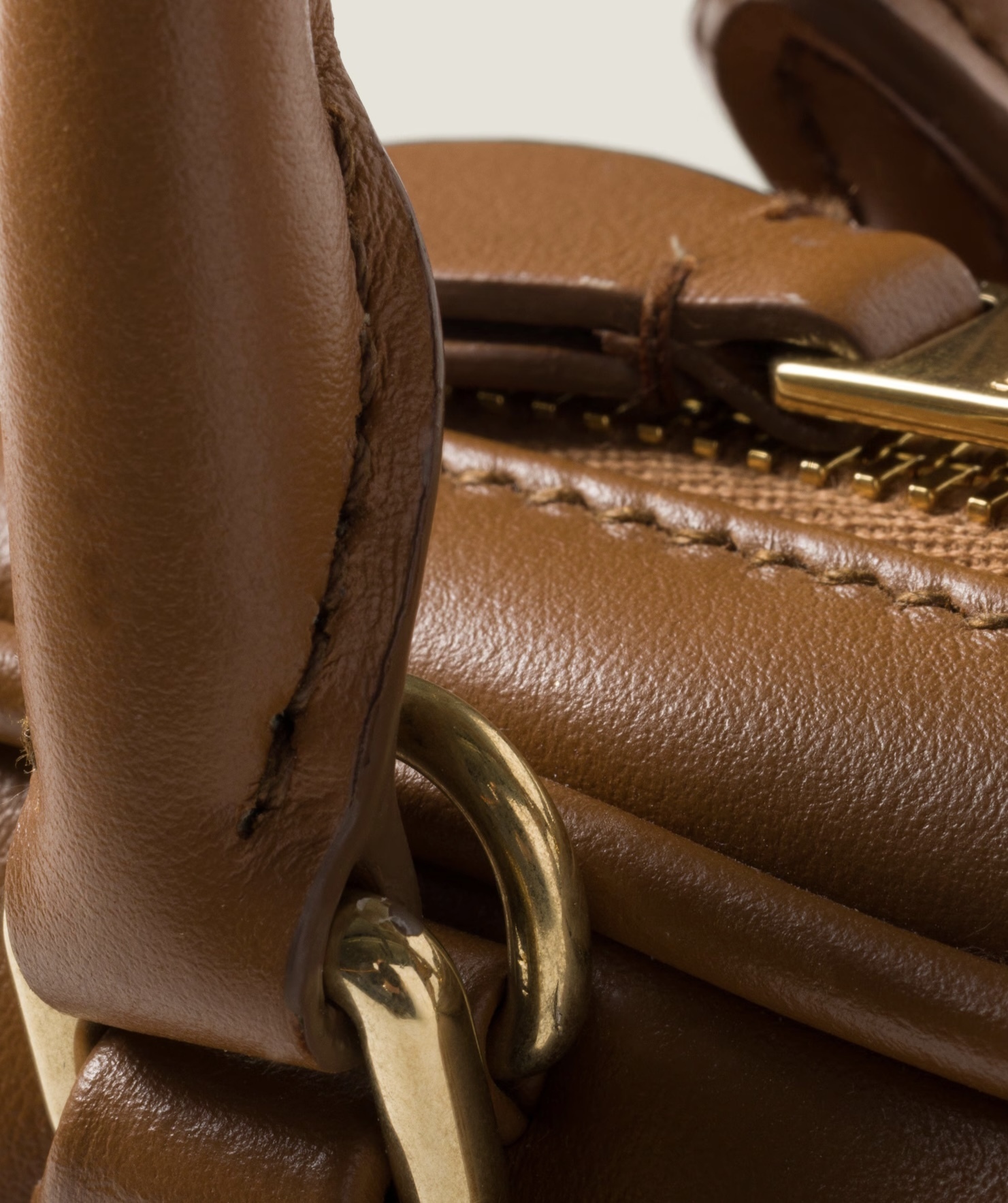 ミュウミュウ 【MIU MIU】2025新作 アルカディ レザーバッグ