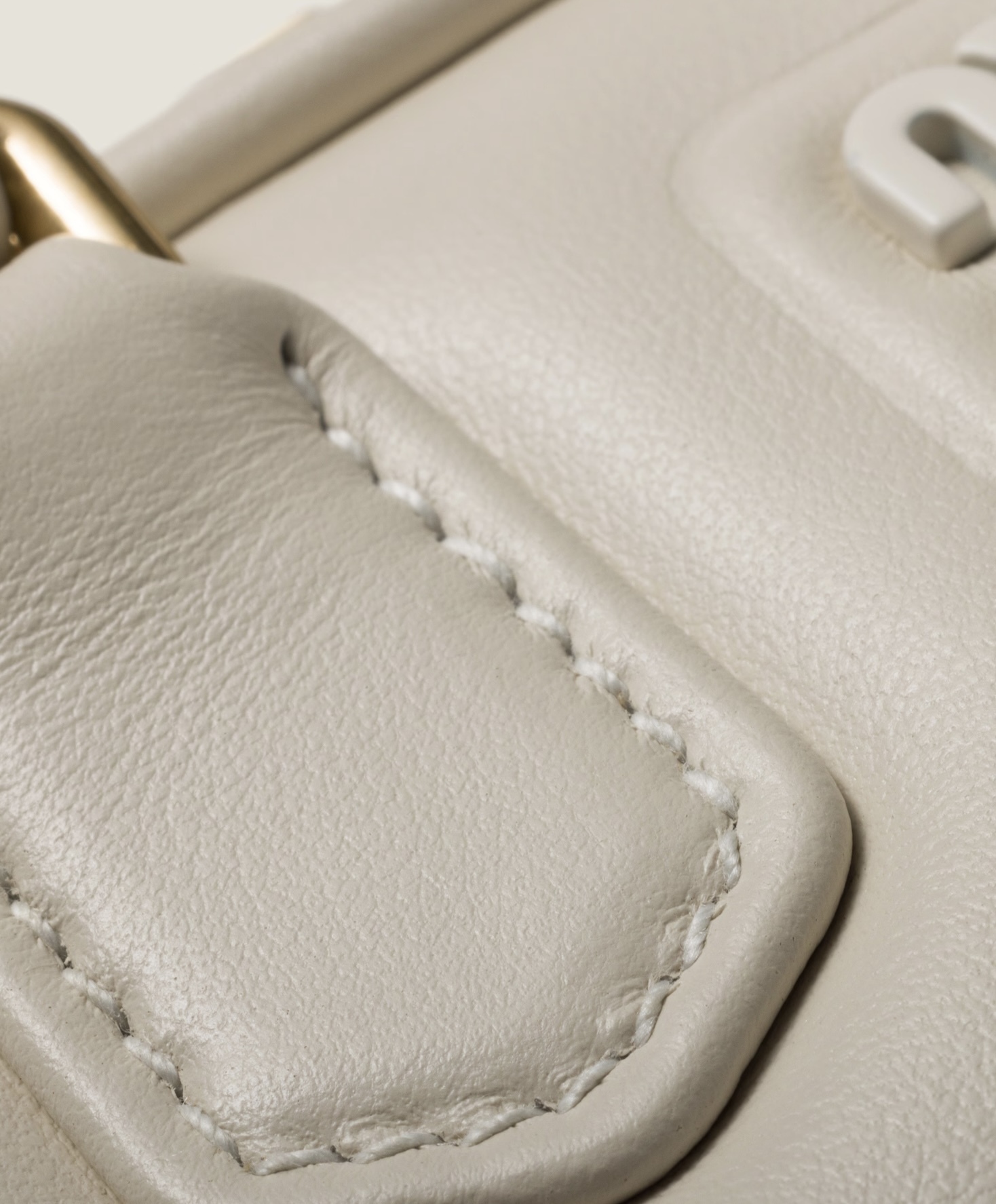 ミュウミュウ 【MIU MIU】2025新作 アルカディ レザーバッグ