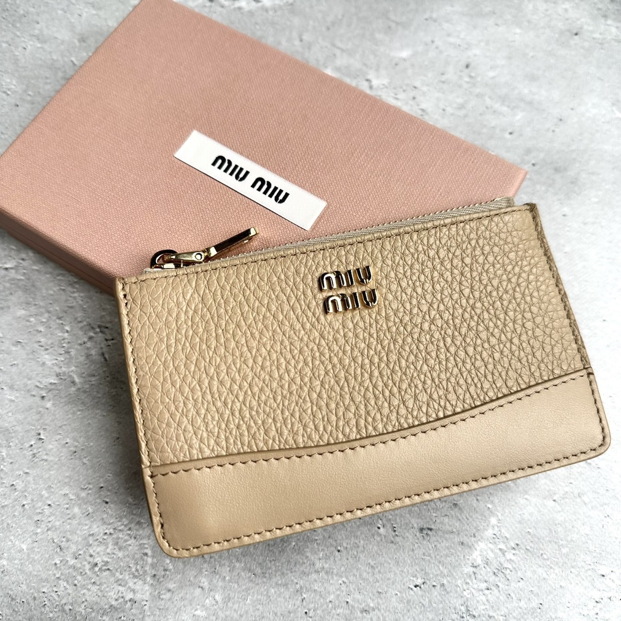 MIUMIU レザー カードホルダー フラグメントケース