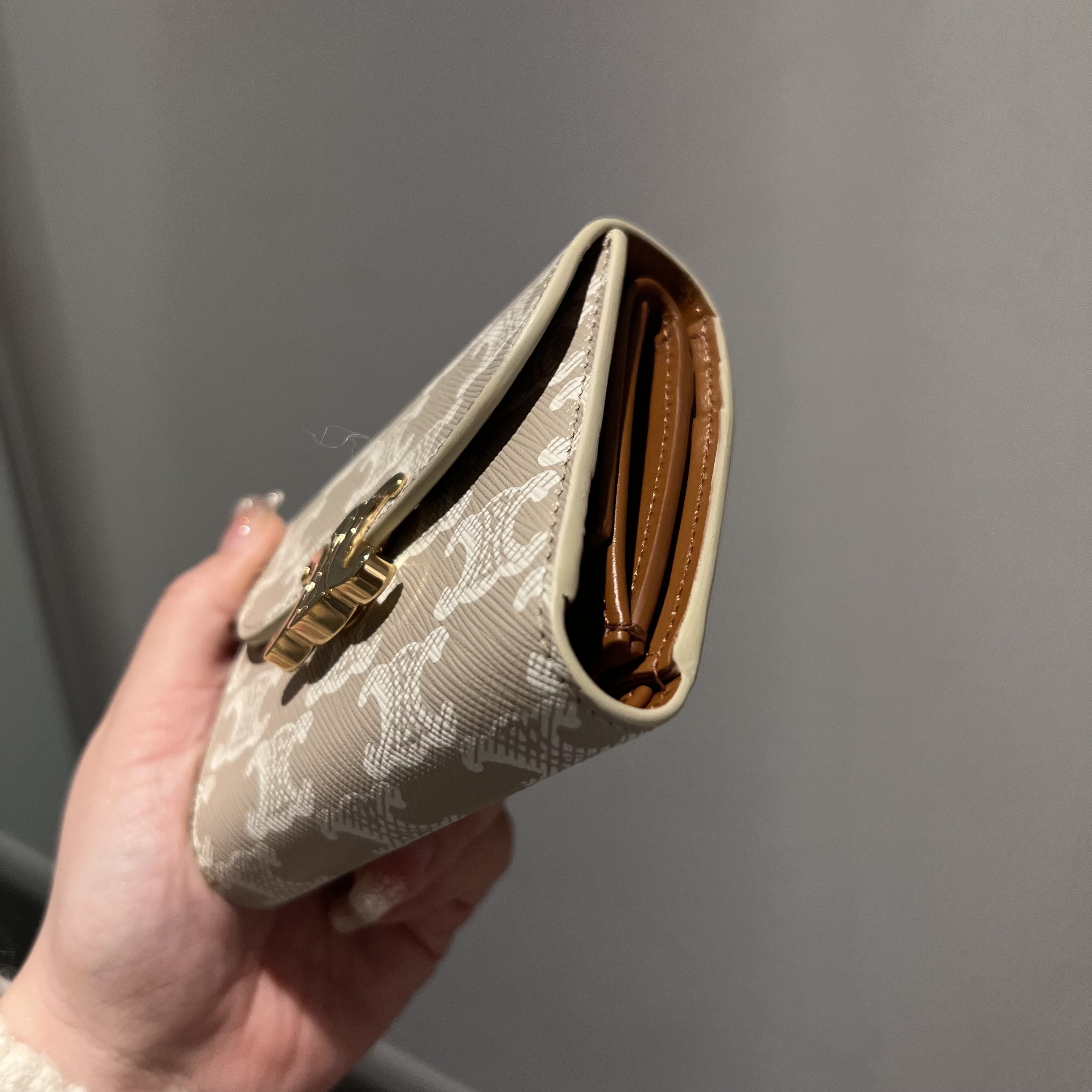 【CELINE】早い者勝ちセール！トリオンフ ３つ折り財布