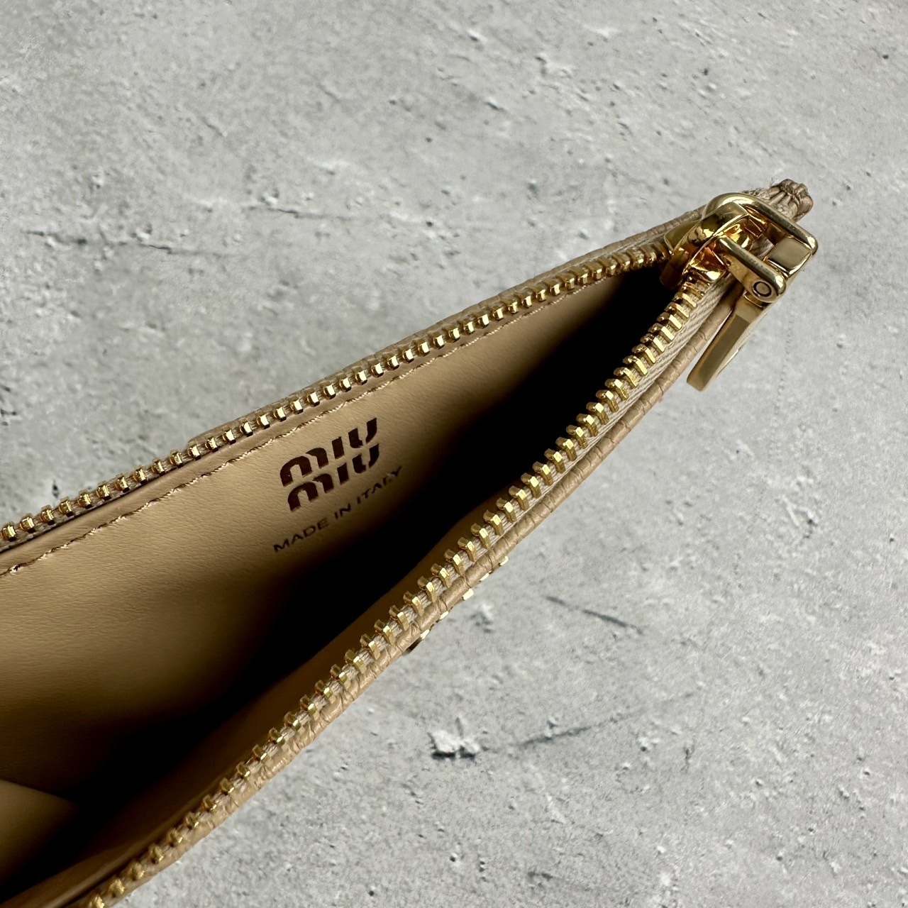 MIUMIU レザー カードホルダー フラグメントケース