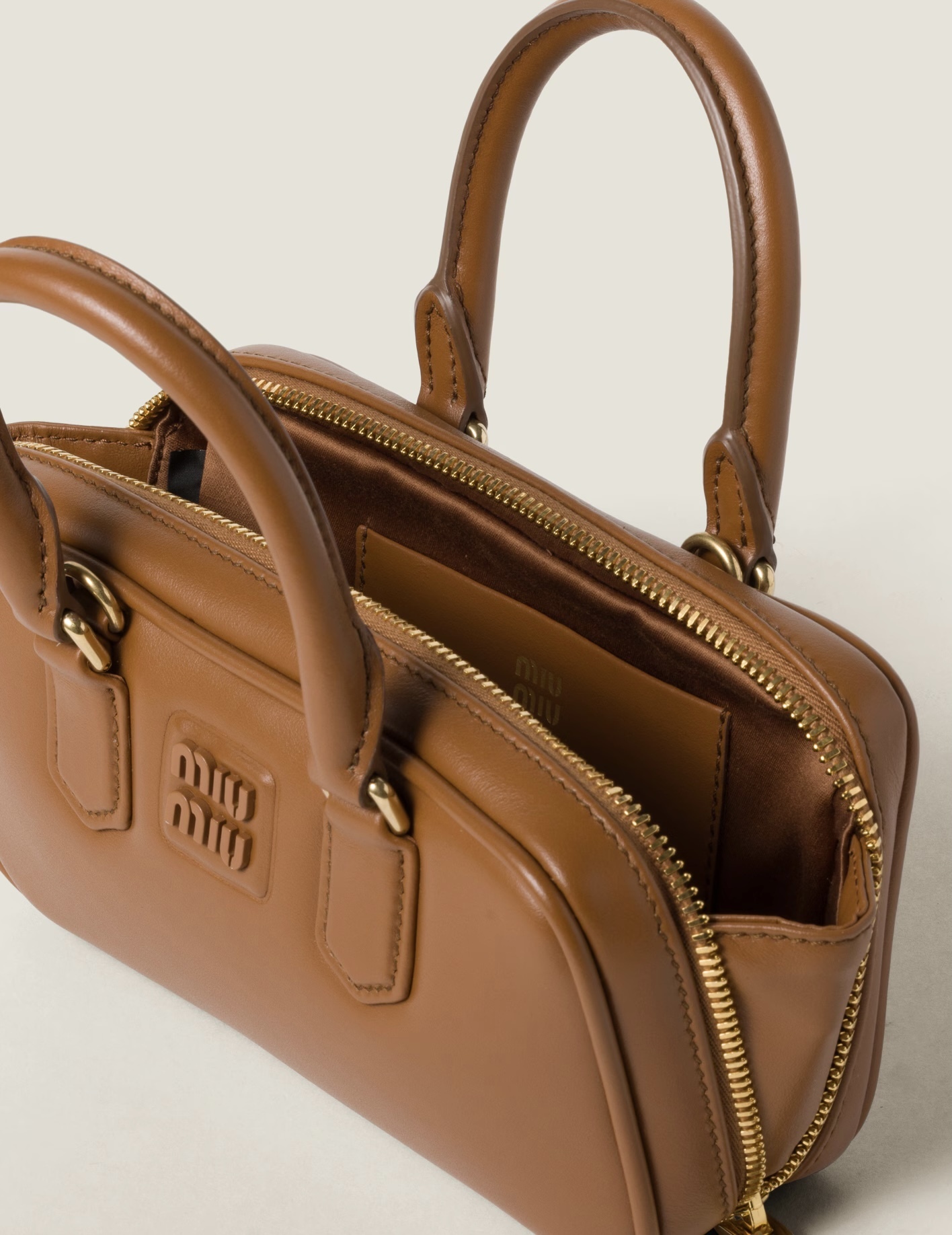 ミュウミュウ 【MIU MIU】2025新作 アルカディ レザーバッグ