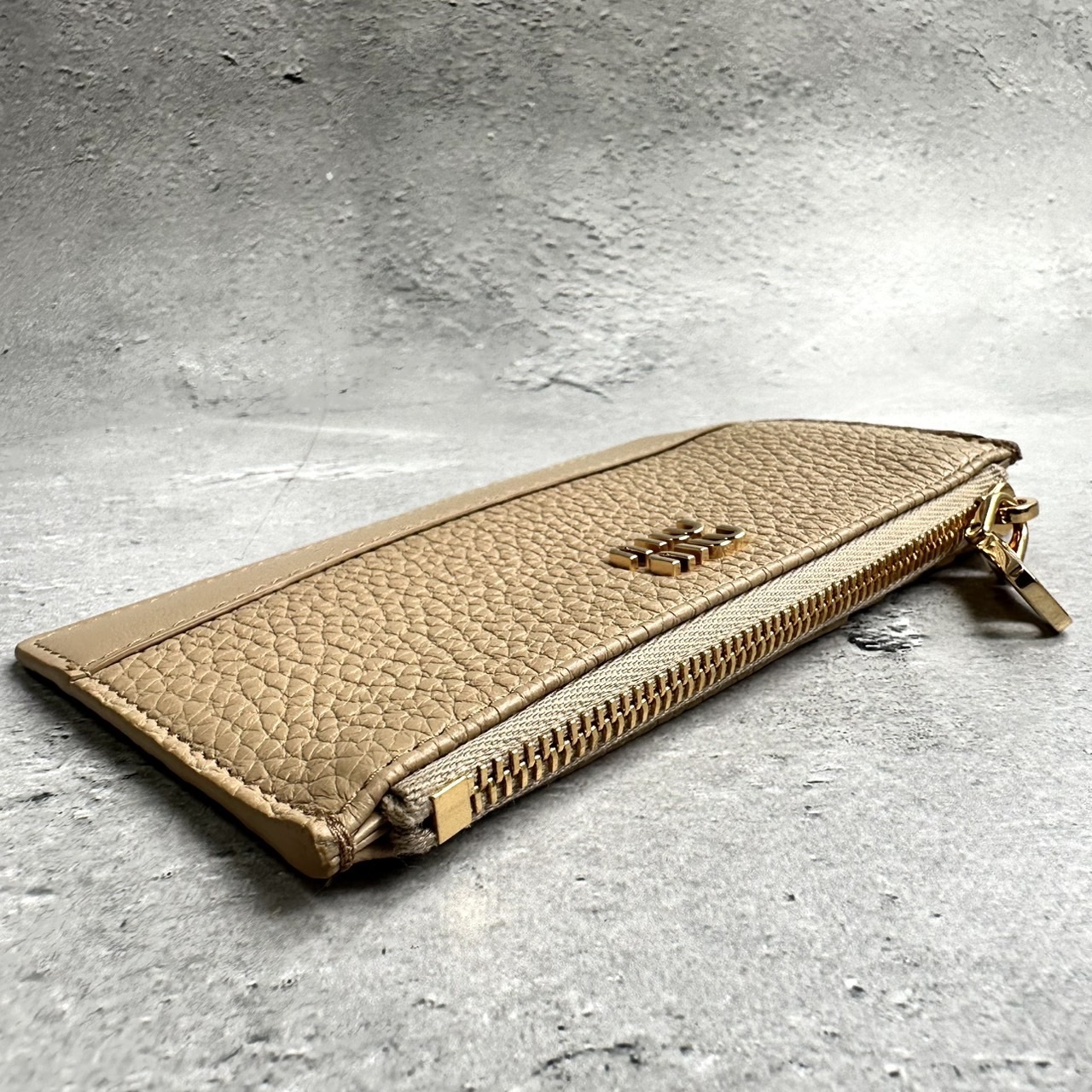 MIUMIU レザー カードホルダー フラグメントケース