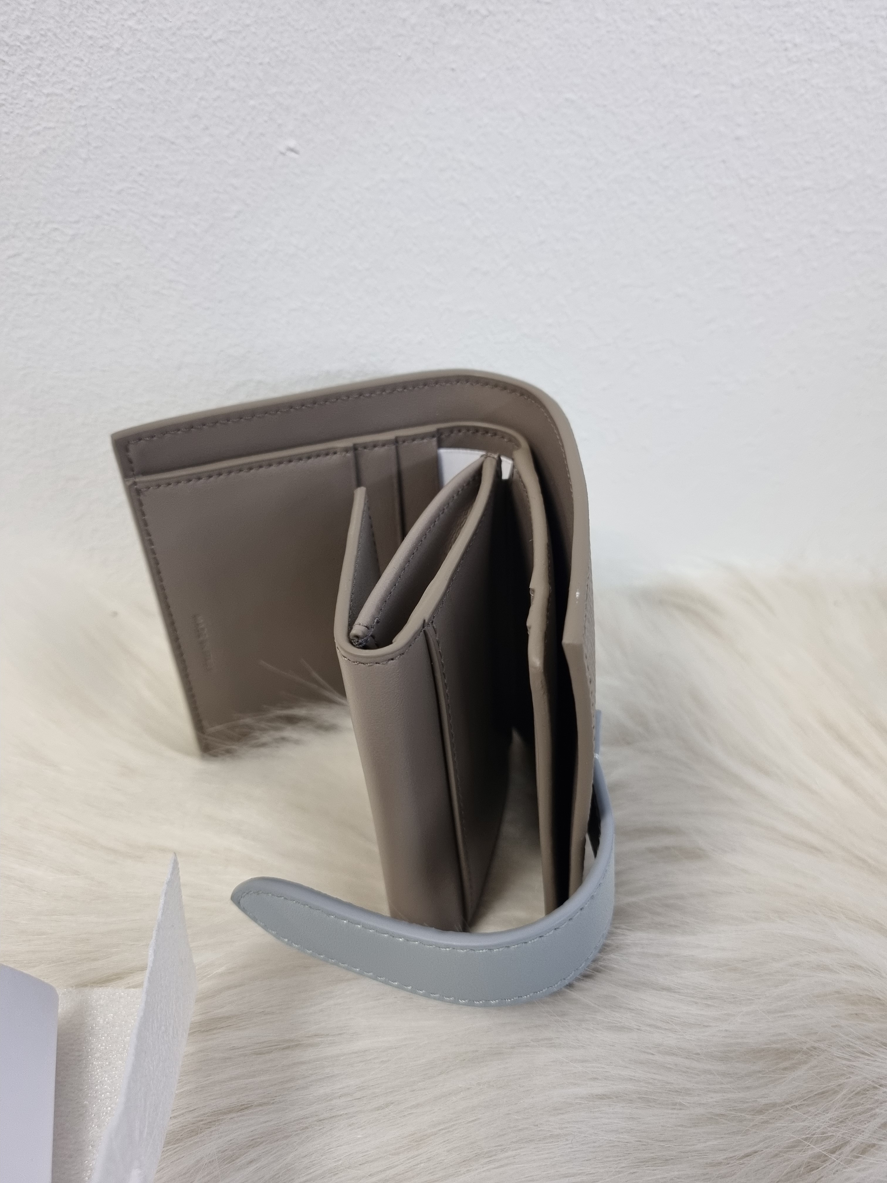 VIPセール☆直営店買付☆CELINE スモール ストラップ ウォレット