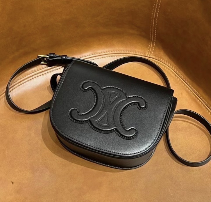 【VIPセール】CELINE トリオンフ FOLCOミニバッグ 上品な逸品