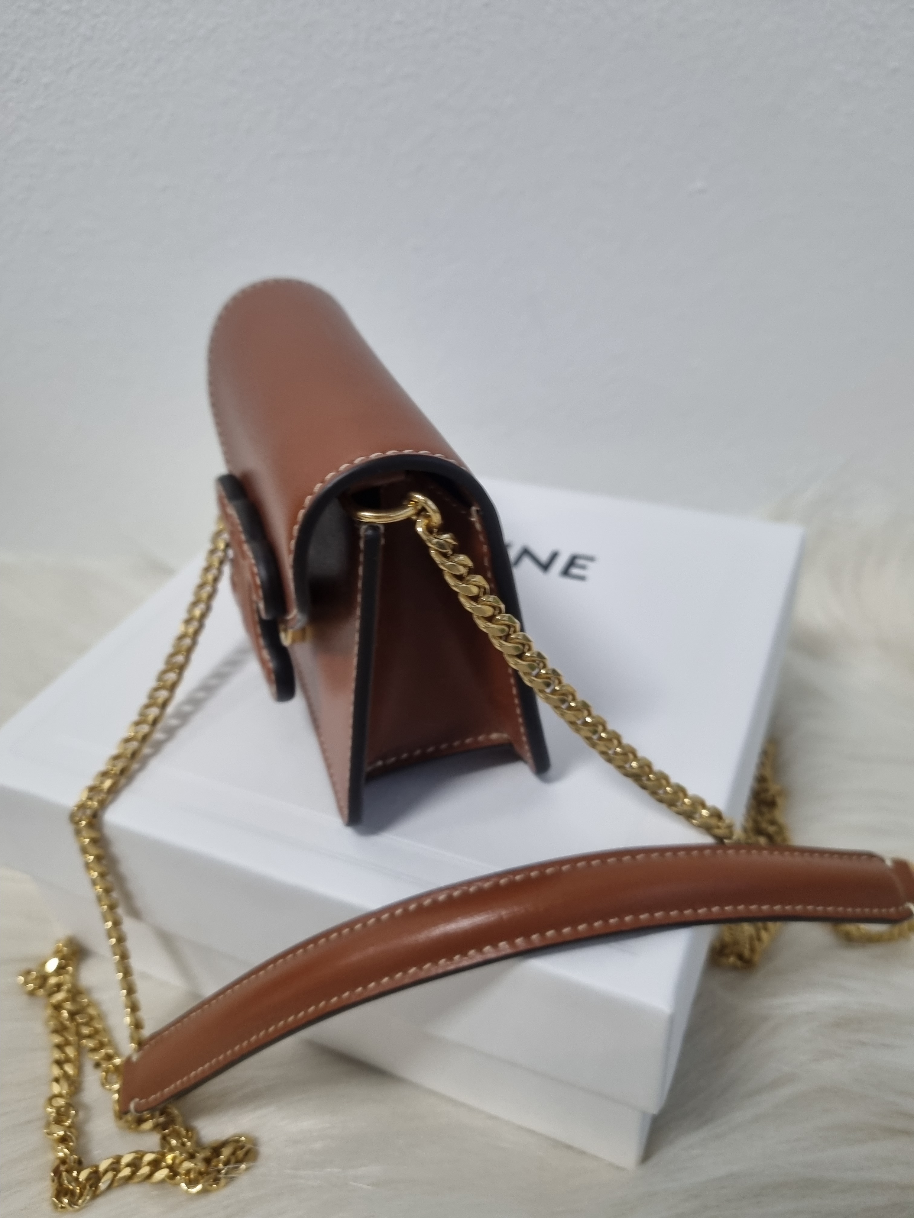 １点限り♪【CELINE直営店買付】CARD HOLDER ON CAHIN TRIOMPHE