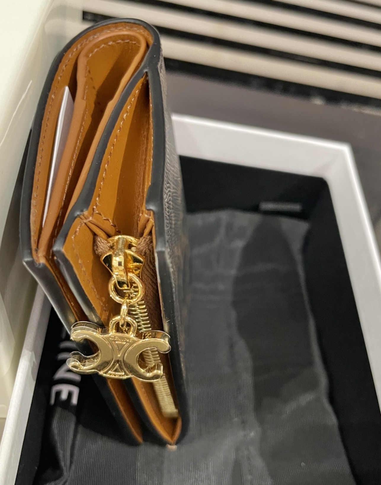 CELINE★コンパクトウォレット トリオンフチャーム♪★関税込み