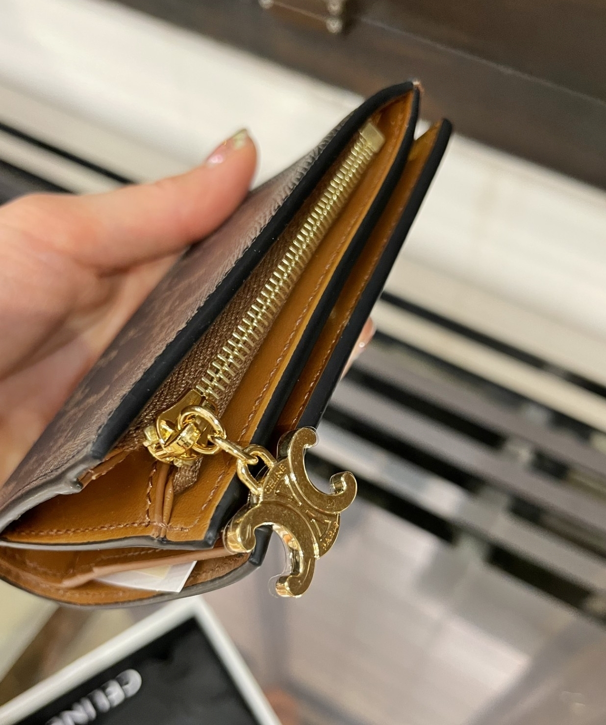 CELINE★コンパクトウォレット トリオンフチャーム♪★関税込み