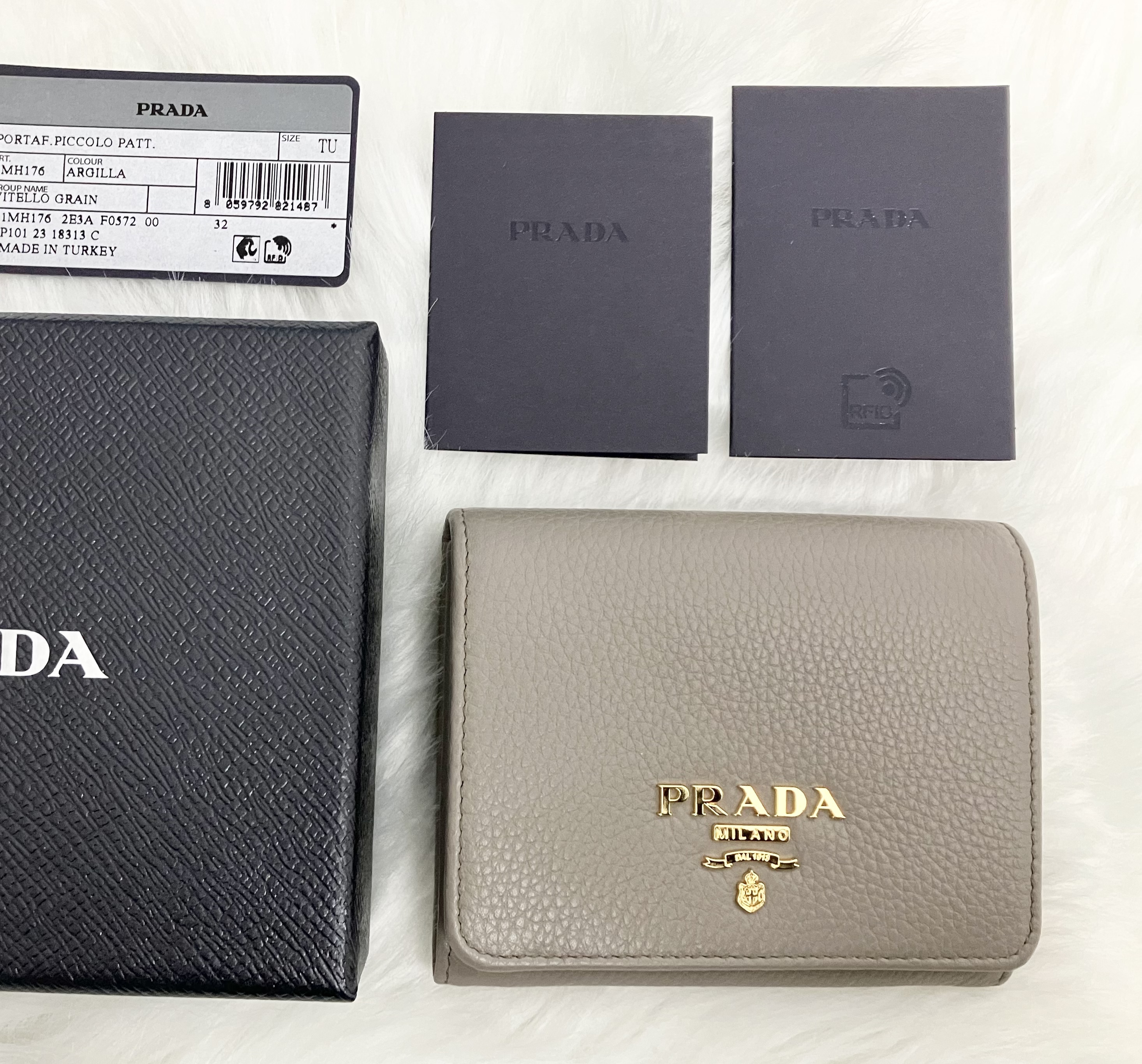 【PRADA】VIPセール ♪ Bifold Wallet 二つ折り財布 ♪