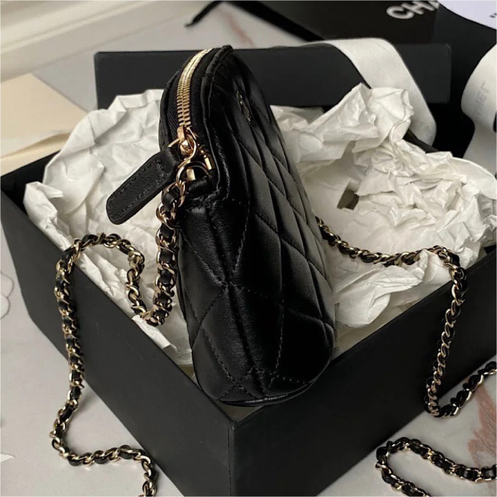 【王道のレザー】CHANEL | クラシックチェーンクラッチ