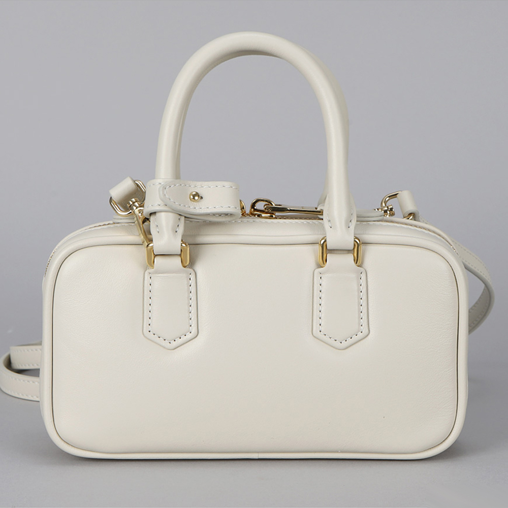 ミュウミュウ 【MIU MIU】2025新作 アルカディ レザーバッグ