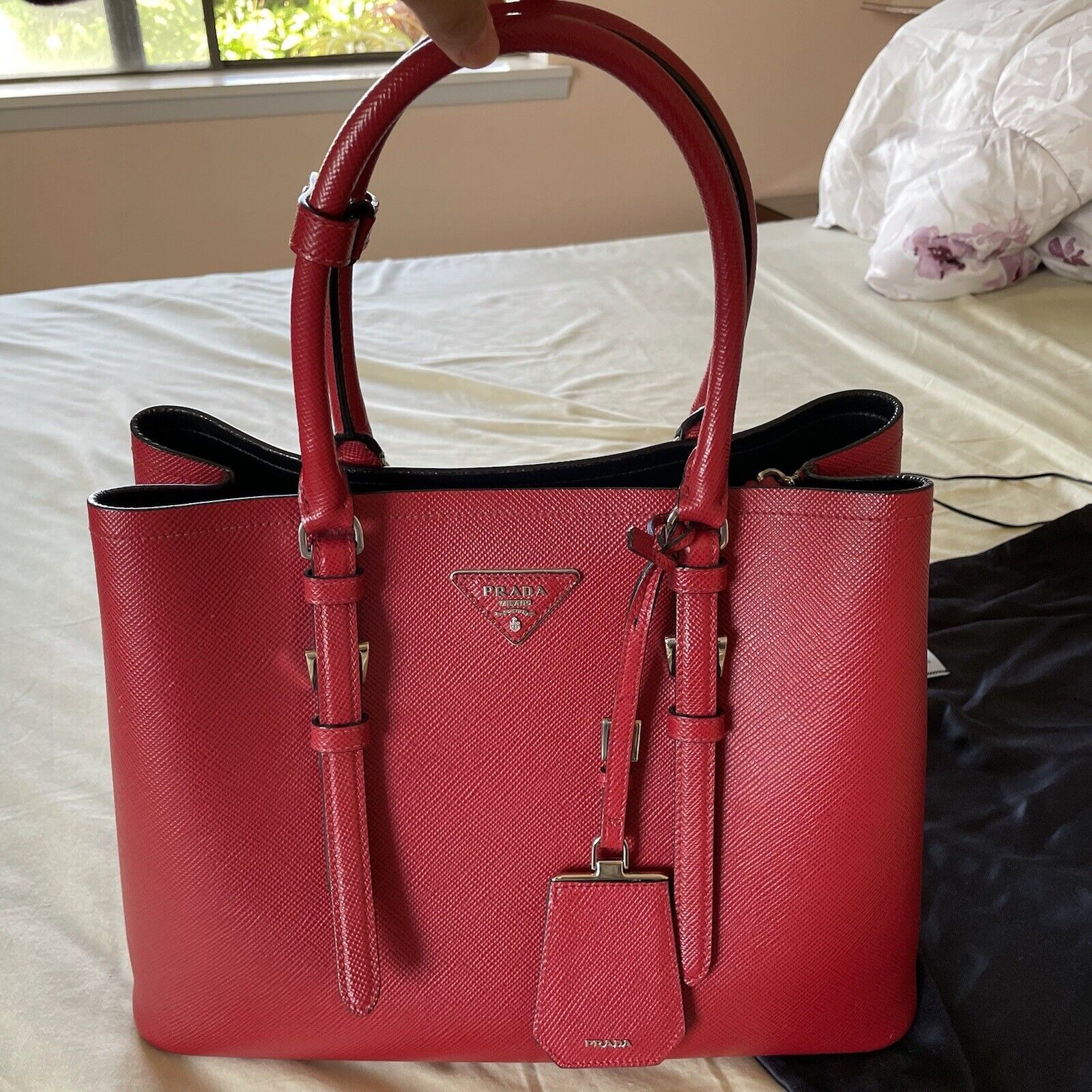 高品質】☆PRADA直営店☆ラージ サフィアーノ レザー ハンドバッグ