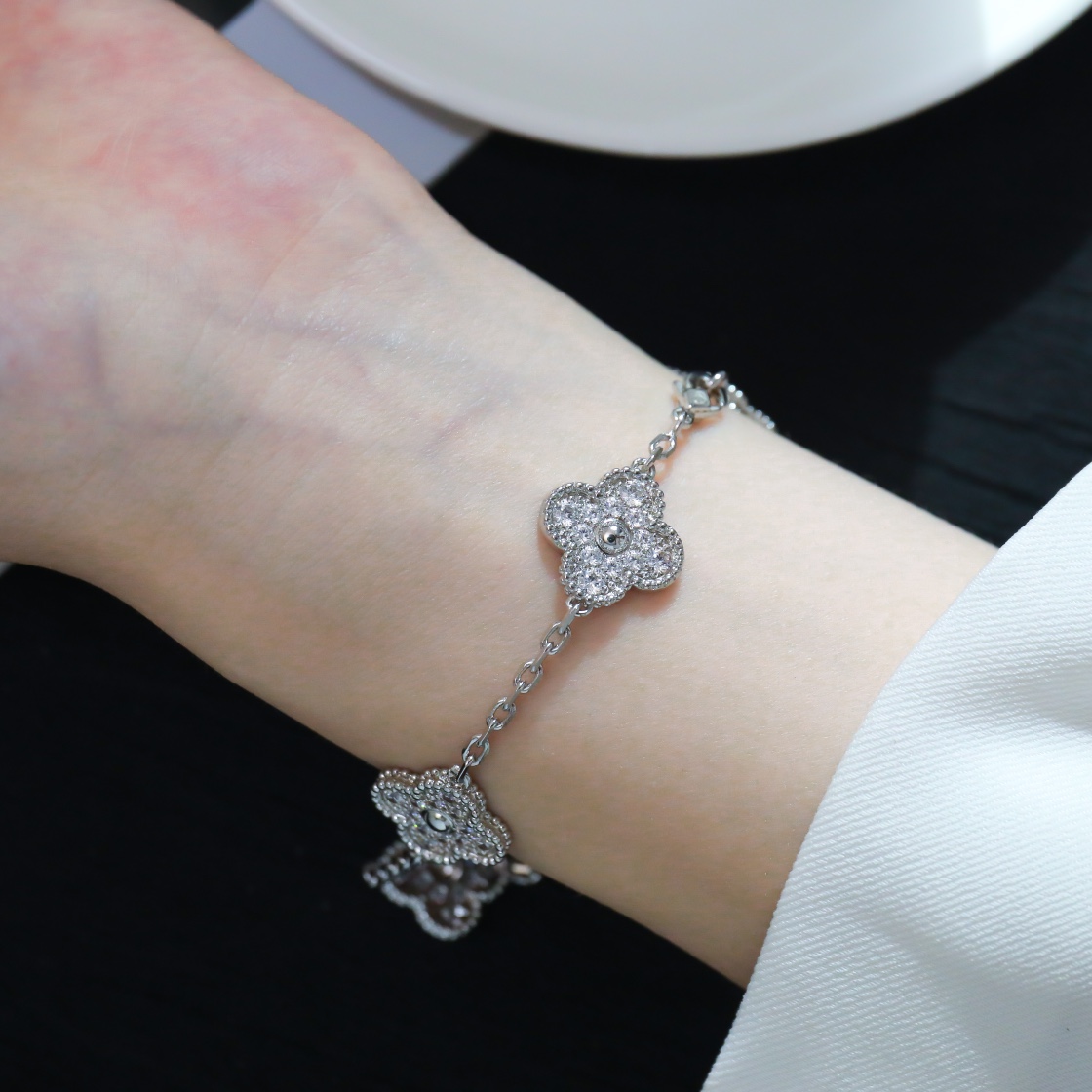 【国内発送/直営店】ブレスレット ヴァンクリーフ＆アーペル（Van Cleef & Arpels）