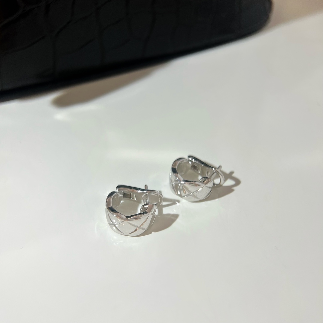 【国内発送/直営店】CHANELシャネル  韓国 ゴールド アクセサリー ココクラッシュ ピアス