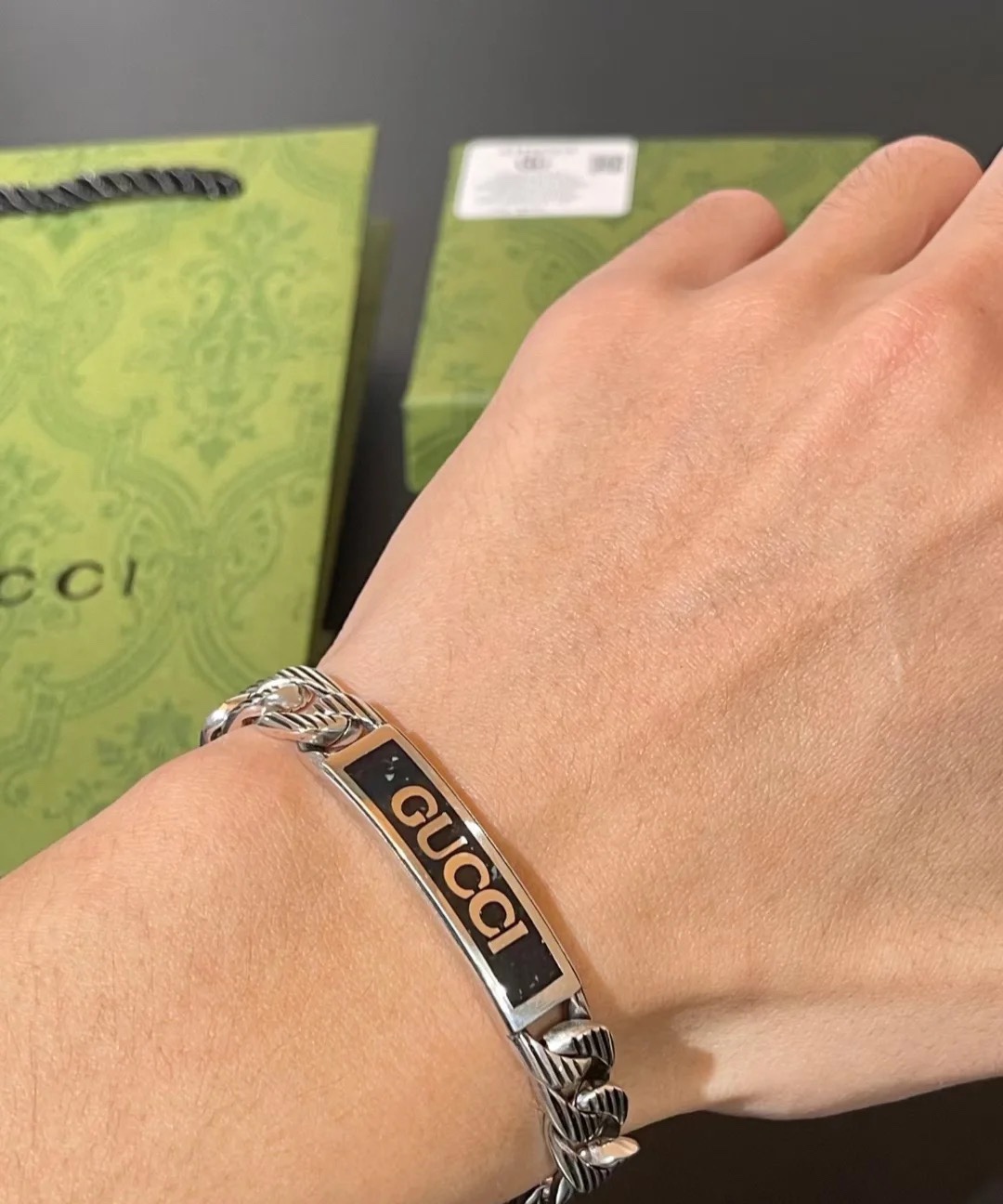 【国内発送/直営店】GUCCI グッチ ブラックエナメルロゴプレート エングレービングチェーンブレスレット ロゴバープレートスリムエナメル スターリングシルバー 腕輪 メンズ レディース 男女兼用 ボックス クラスプ クロージャー