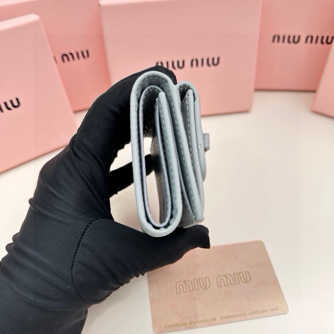 MIU MIU レディース 三つ折り財布