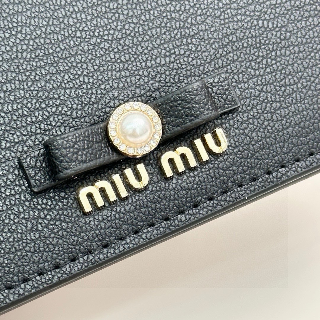 2025’新作 MIU MIU レディース 2つ折り財布