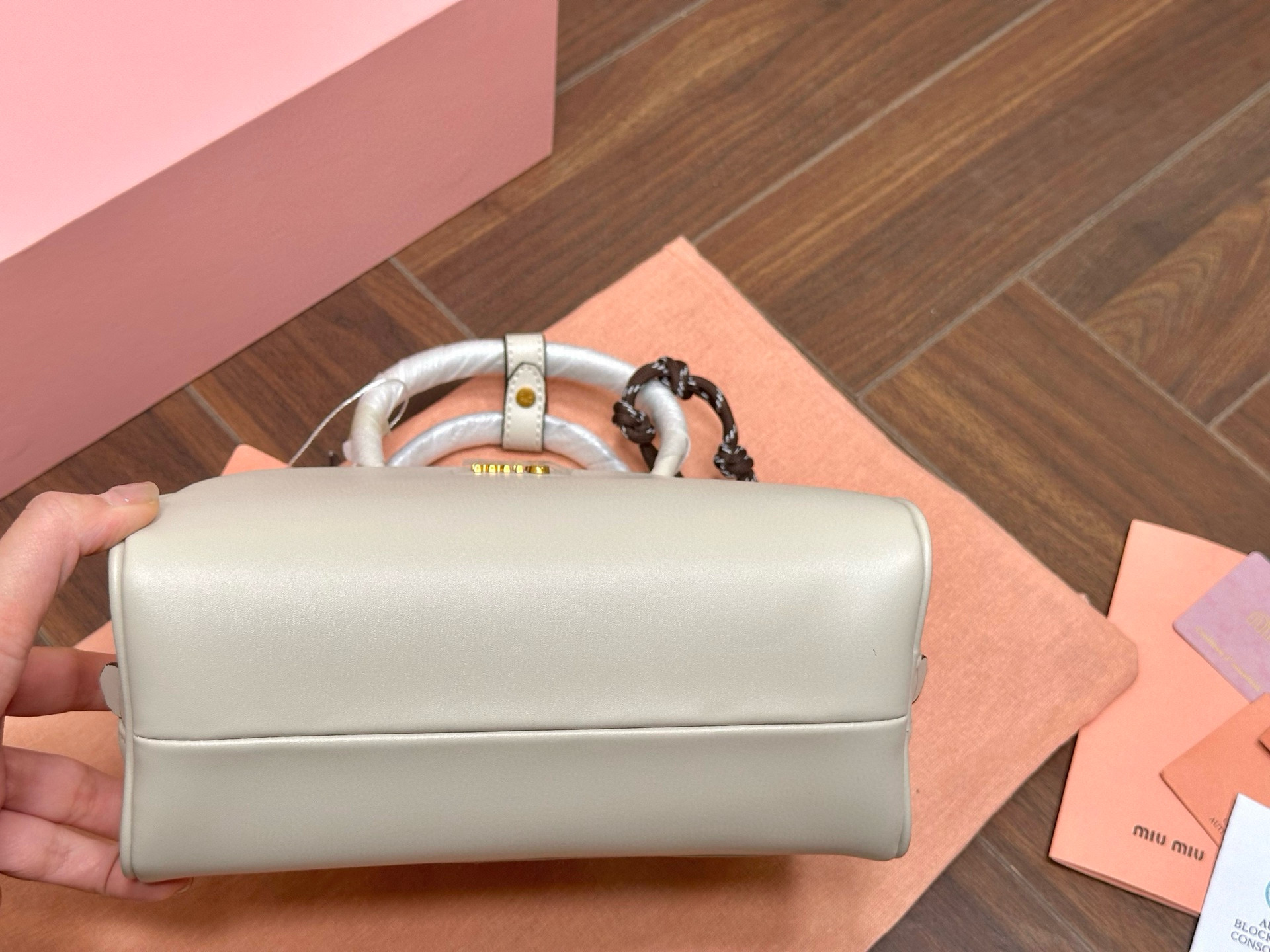 【MIUMIU】2025新作 ショルダーストラップ ザー トップハンドルバッグ