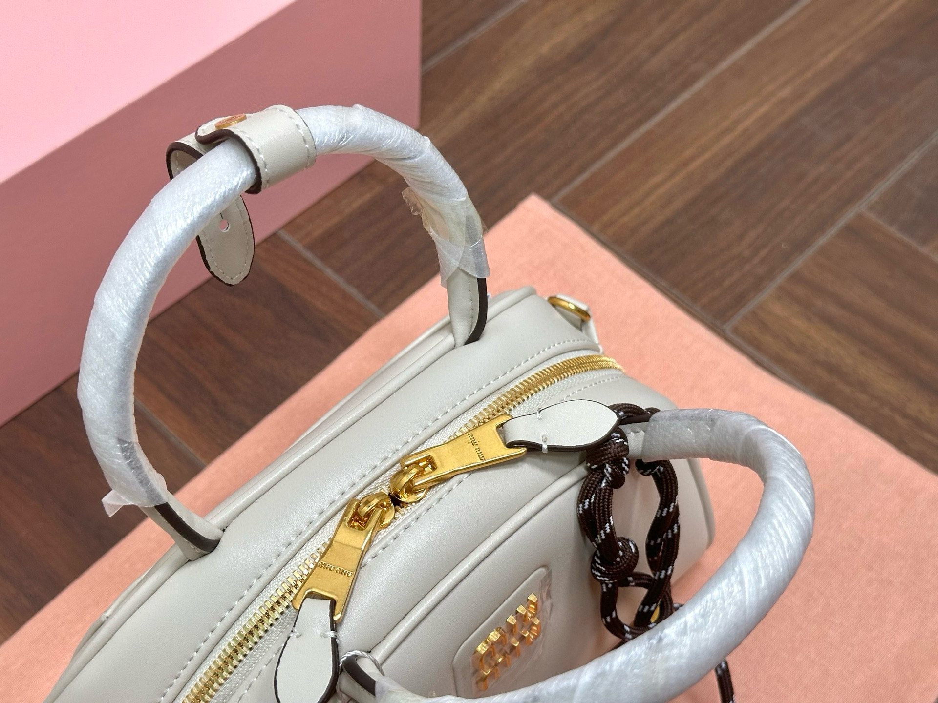【MIUMIU】2025新作 ショルダーストラップ ザー トップハンドルバッグ