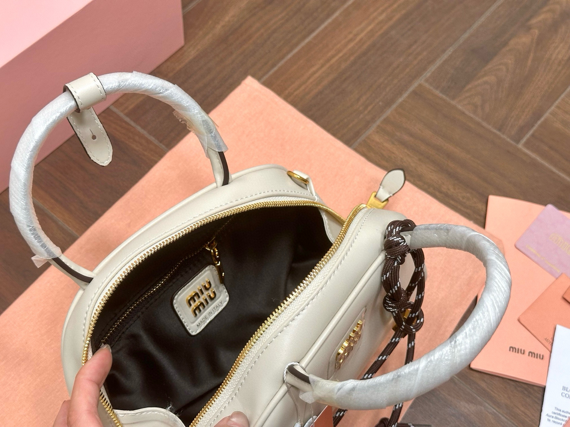 【MIUMIU】2025新作 ショルダーストラップ ザー トップハンドルバッグ