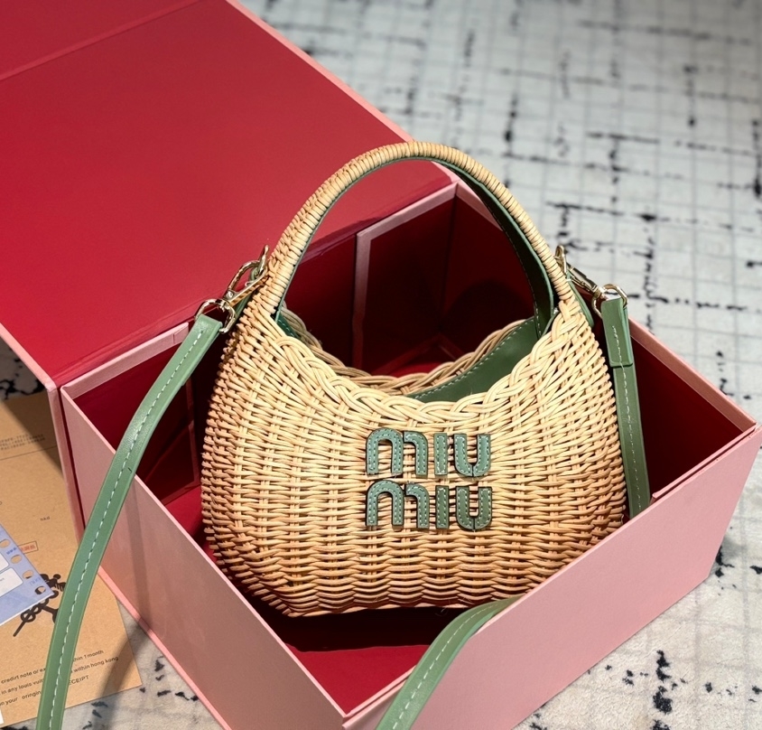 【2025限定】MIUMIU ミュウ ワンダー ウィッカー ハンドバッグ