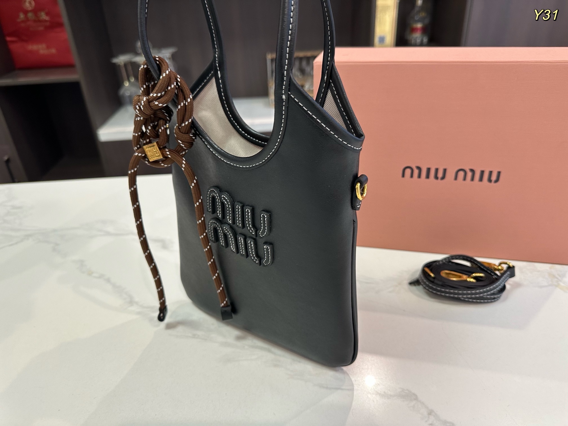 【新着】MiuMiu アイビー レザー ハンドバッグ