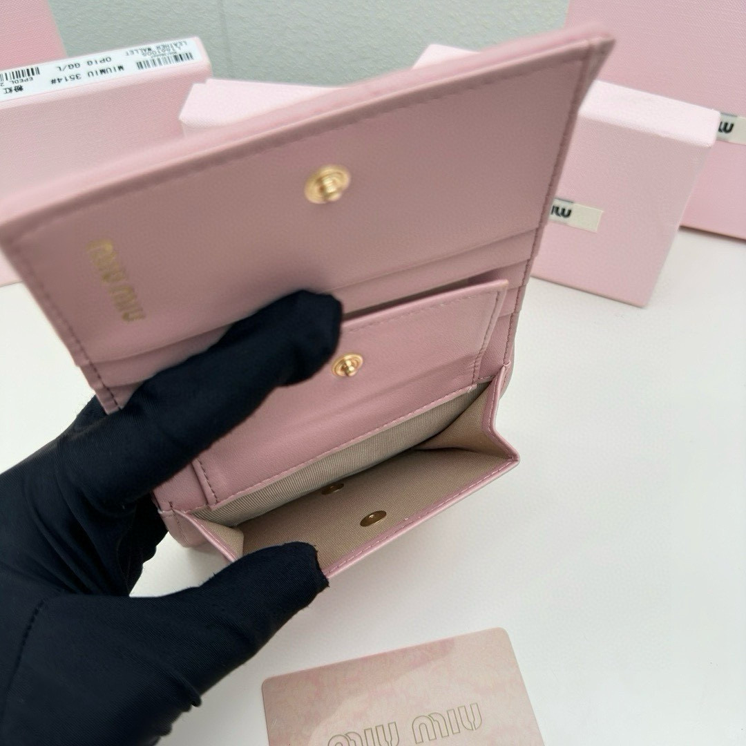 MIUMIU ミュウミュウ マテラッセ レザー 二つ折り財布