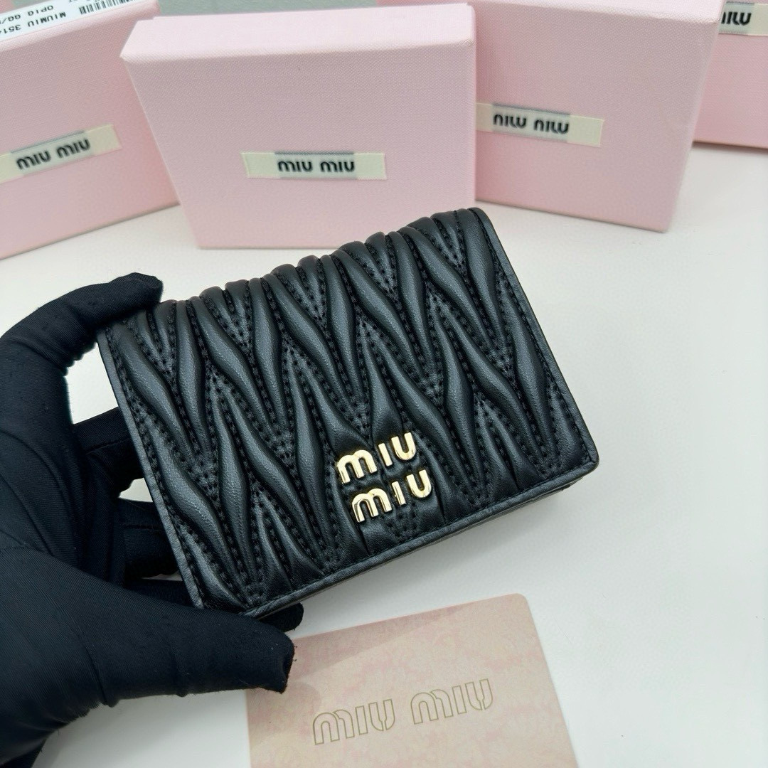 MIUMIU ミュウミュウ マテラッセ レザー 二つ折り財布