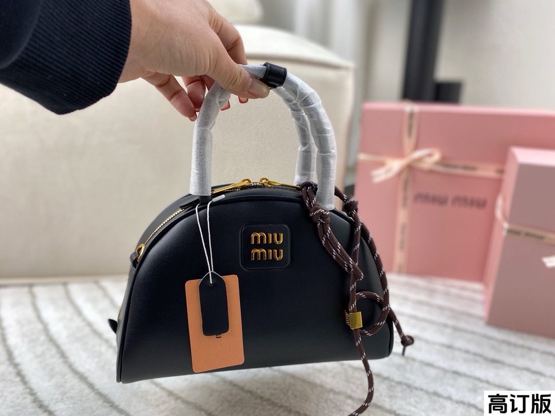 【MIUMIU】2025新作 ショルダーストラップ ザー トップハンドルバッグ