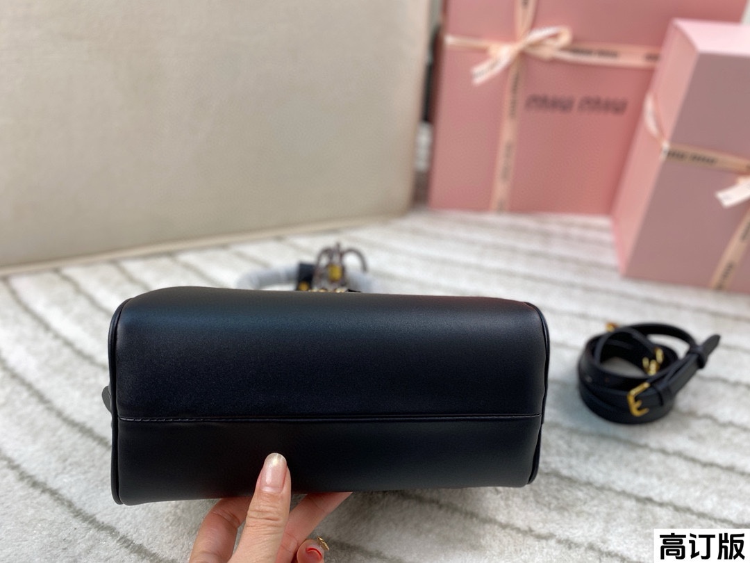 【MIUMIU】2025新作 ショルダーストラップ ザー トップハンドルバッグ