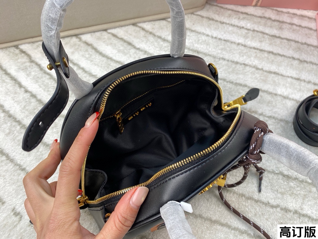 【MIUMIU】2025新作 ショルダーストラップ ザー トップハンドルバッグ