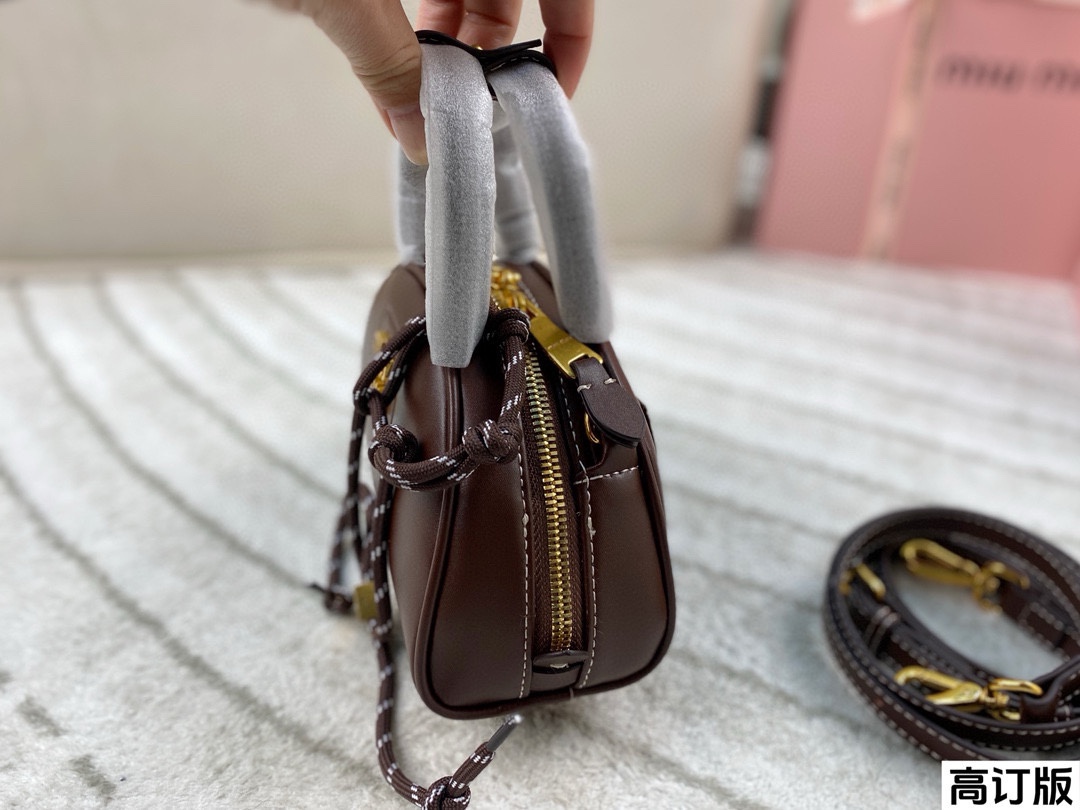 【MIUMIU】2025新作 ショルダーストラップ ザー トップハンドルバッグ