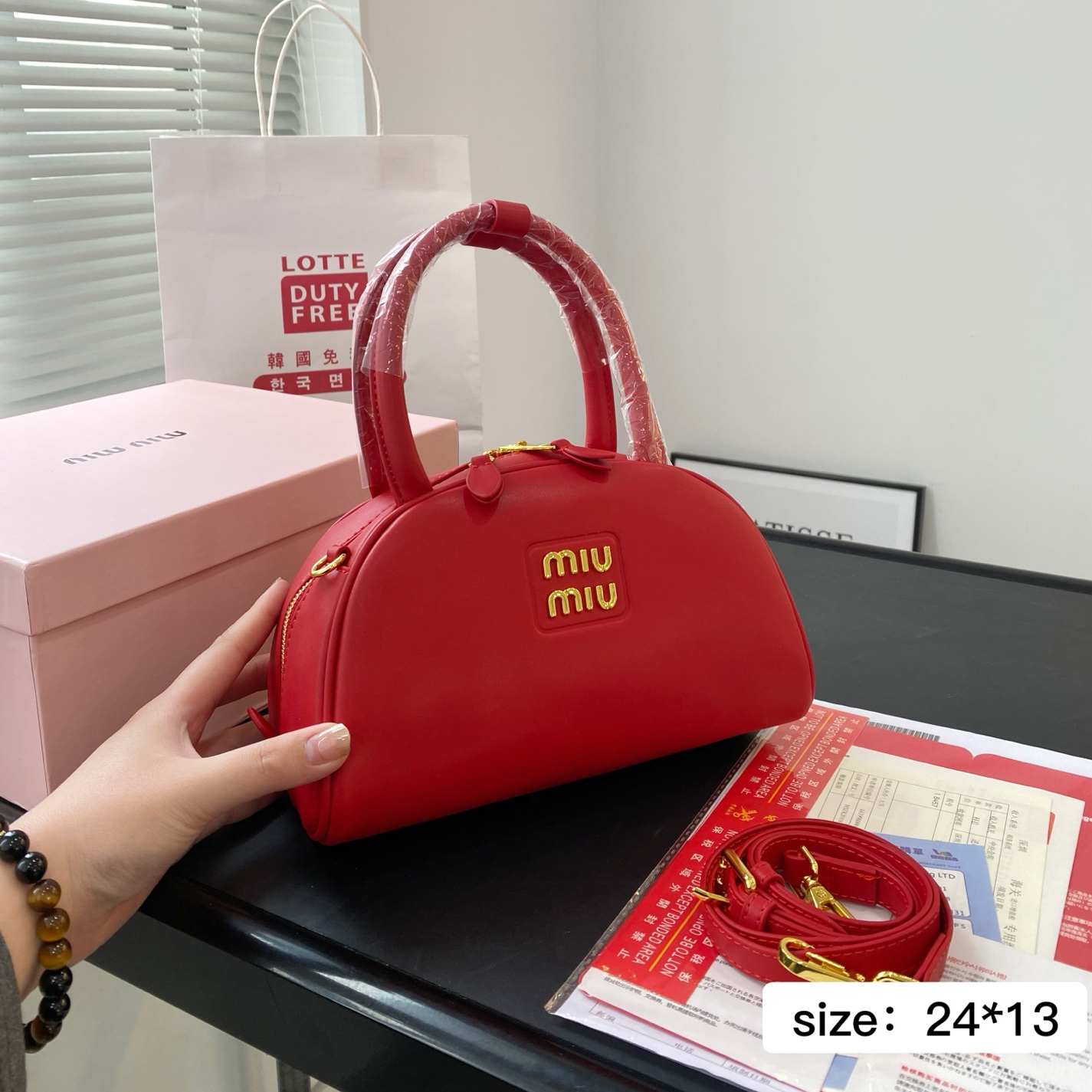 MiuMiu ショルダーストラップ付き レザー トップハンドルバッグ