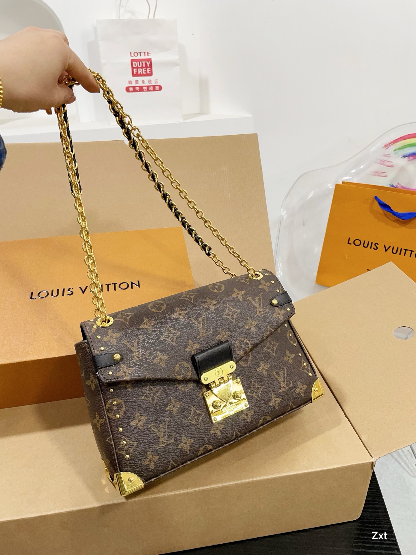 【25SS 高級感溢れる】ルイヴィトン　新作 - 2025春夏トランキー ハンドバッグ