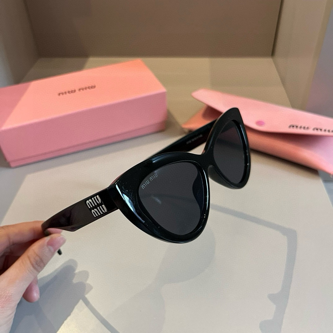 MMIUMIU 2024年新作 サングラス キャットアイ 旅行の必需品 人気スター愛用モデル